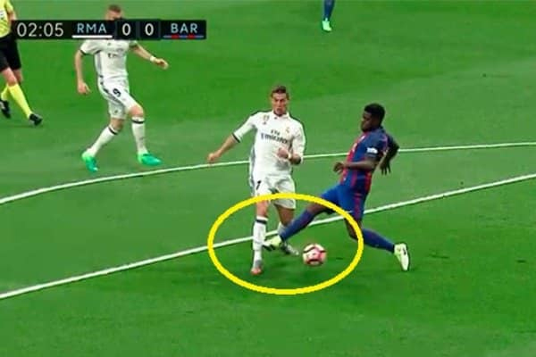 Cận cảnh tình huống Ronaldo ngã trong vòng cấm Barca