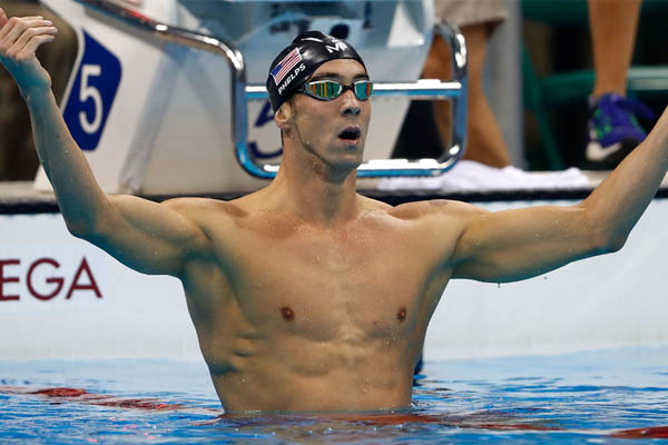 Michael Phelps sẽ đua với cá mập