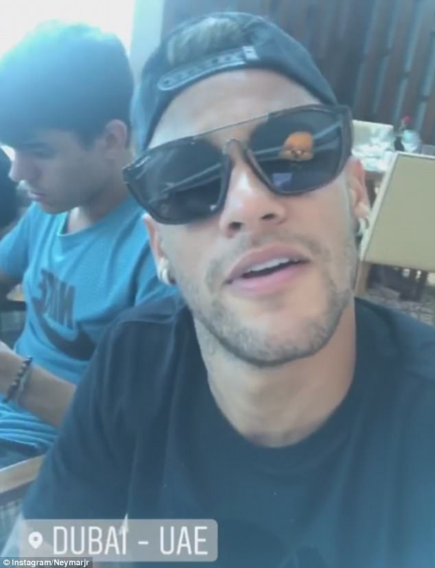 Neymar đã đến Dubai