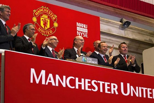 Nhà Glazer bất ngờ bán cổ phần Man United
