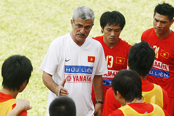 Cựu tuyển thủ Quang Hải (số 13) cho rằng VFF nên bổ nhiệm HLV nội