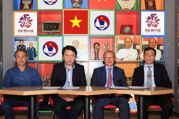 VFF ký thỏa thuận sơ bộ với HLV Park Hang Seo