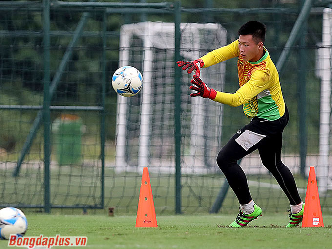 Đình Long rời tuyển U19 Việt Nam