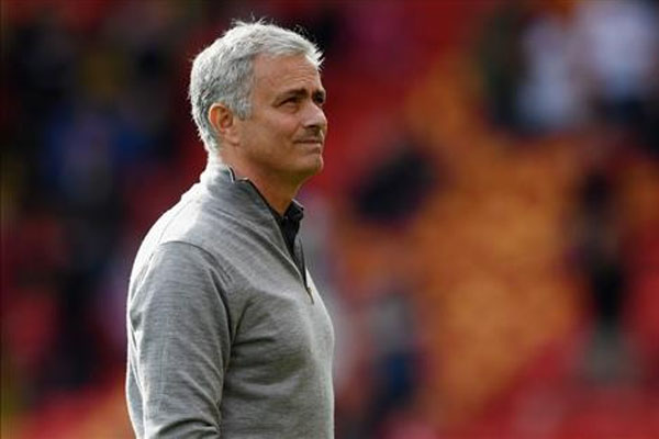 HLV Mourinho giữ chân 4 trụ cột cho Man Utd