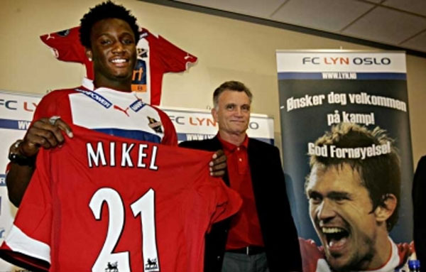 Mikel và áo đấu số 21 tại Man Utd
