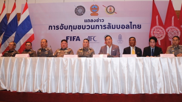 Các lãnh đạo Thái Lan trong buổi họp công bố 12 người bị bắt