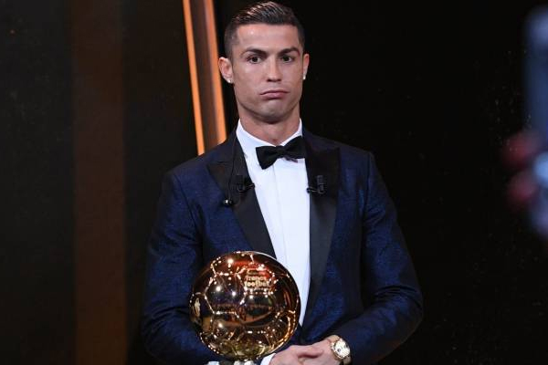 Cris Ronaldo chính thức nhận Quả bóng vàng 2017