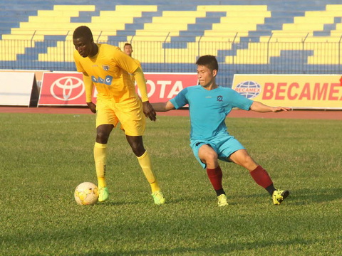 FLC Thanh Hóa (trái) thể hiện tham vọng vô địch tại V-League 2018.Ảnh: V.S.I