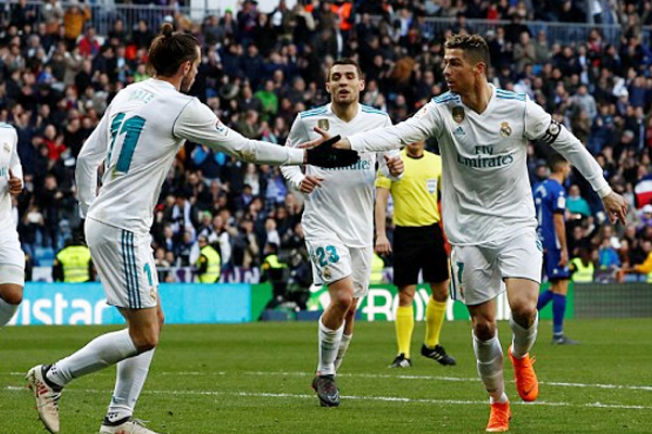 Ronaldo và Bale ăn mừng bàn thắng