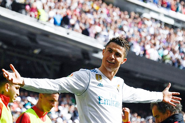 Ronaldo ăn mừng bàn thắng