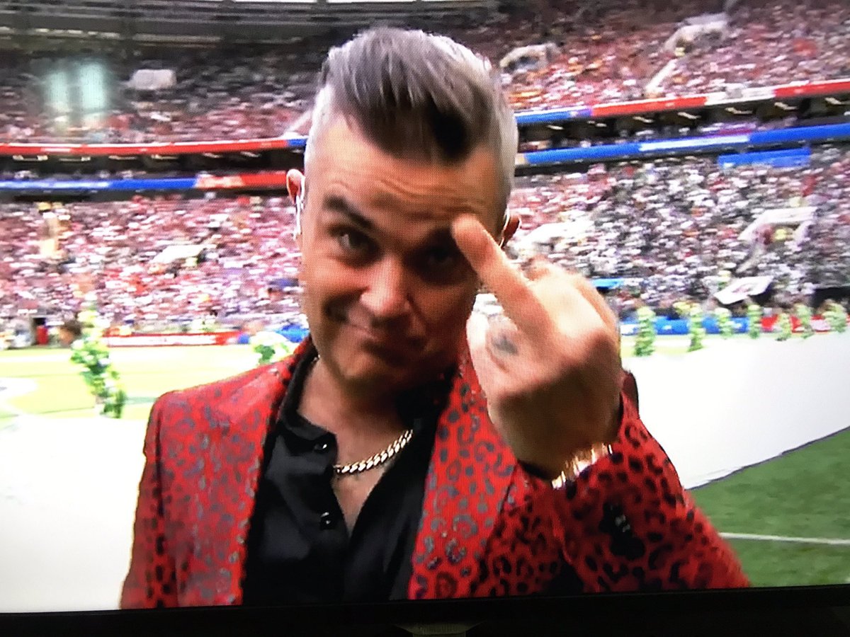 lễ khai mạc World Cup, khai mạc World Cup, Robbie Williams, nam ca sĩ gây phẫn nộ, ngón tay thối