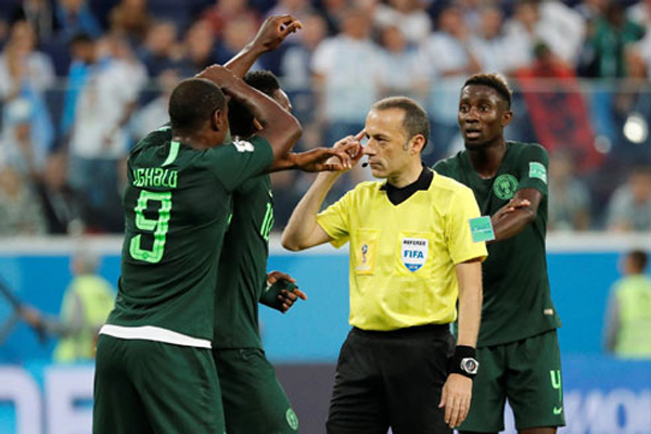 Argentina 2-1 Nigeria, Argentina thoát penalty, World Cup, tin tức World Cup