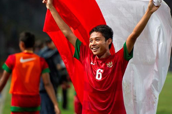 bóng đá Việt Nam, V-League, tin tức V-League, Evan Dimas, Messi Indonesia, Nhật Bản 