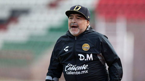 Diegot Maradona, Maradona nhập viện, Barcelona,  Argentina, La Liga