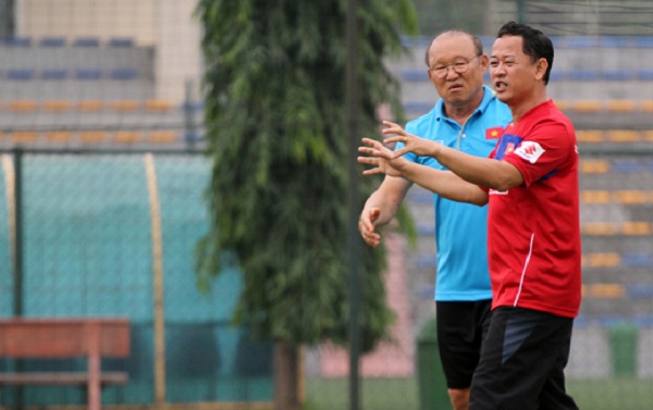 Park Hang Seo, Lê Huy Khoa, ĐT Việt Nam, cánh tay phải, bóng đá Việt Nam