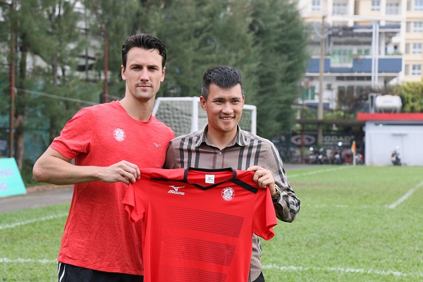 Rodrigo Possebon, cựu tiền vệ MU, CLB TP.HCM, V.League, Công Vinh