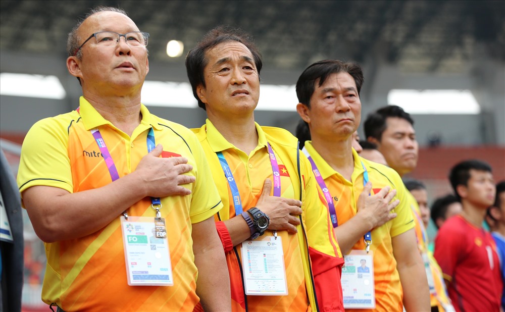Asian Cup 2019, lee young-jin, hlv park, doi tuyen viet nam