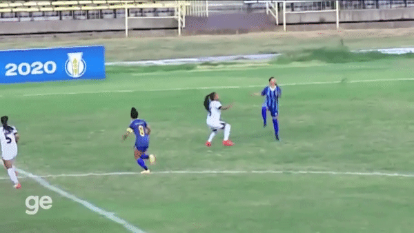 VIDEO: Pha phạm lỗi của nữ cầu thủ Brazil xứng đáng lĩnh chục cái thẻ đỏ