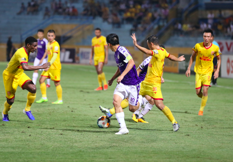 hà nội vs nam định, cđv nam định, đốt pháo sáng, phóng viên afc, v-league 2019