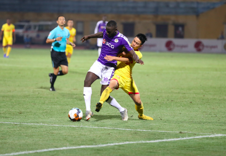 hà nội vs nam định, cđv nam định, đốt pháo sáng, phóng viên afc, v-league 2019