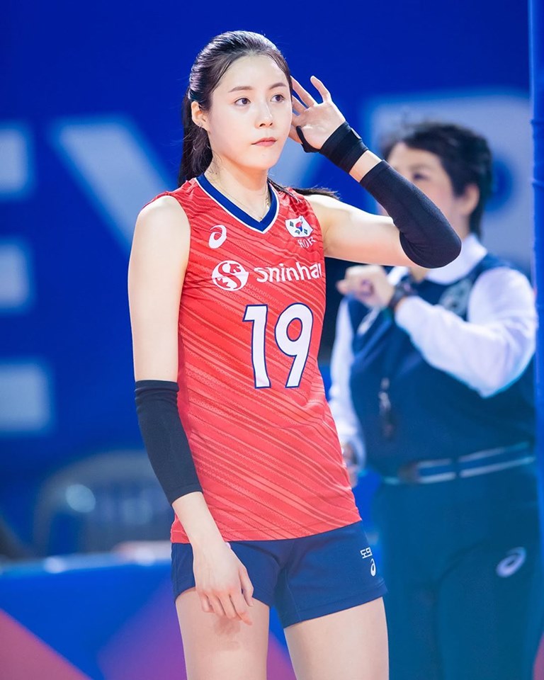Nữ thần bóng chuyền Hàn Quốc tấu hài và cà khịa đối thủ cực mạnh