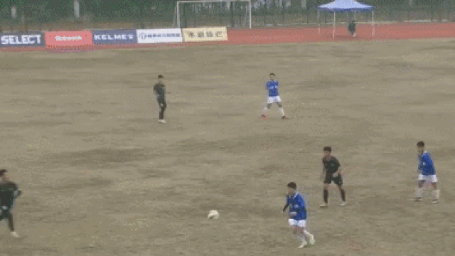 VIDEO: Cầu thủ Trung Quốc đạp thẳng vào 'chỗ hiểm' của đối thủ
