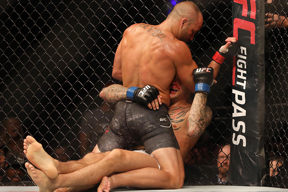 Trận thua gần nhất trước Dustin Poirier khiến khán giả không khỏi lo lắng về phong độ của Eddie. tương lai Eddie Alvarez, UFC, Conor vs Alvarez.