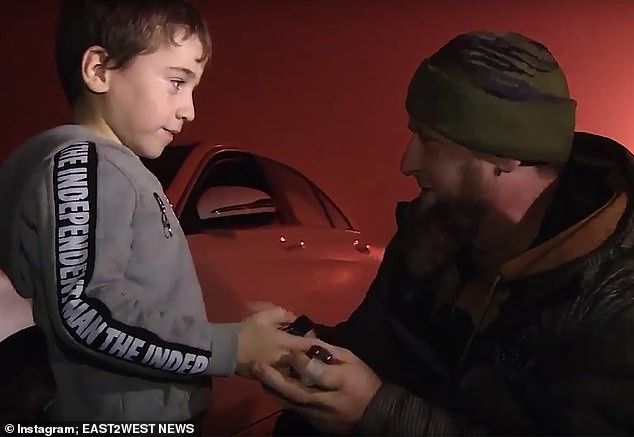 cậu bé hít đất 4000 lần, cậu bé nhận xe sang vì kỷ lục hít đất 4000 lần, 