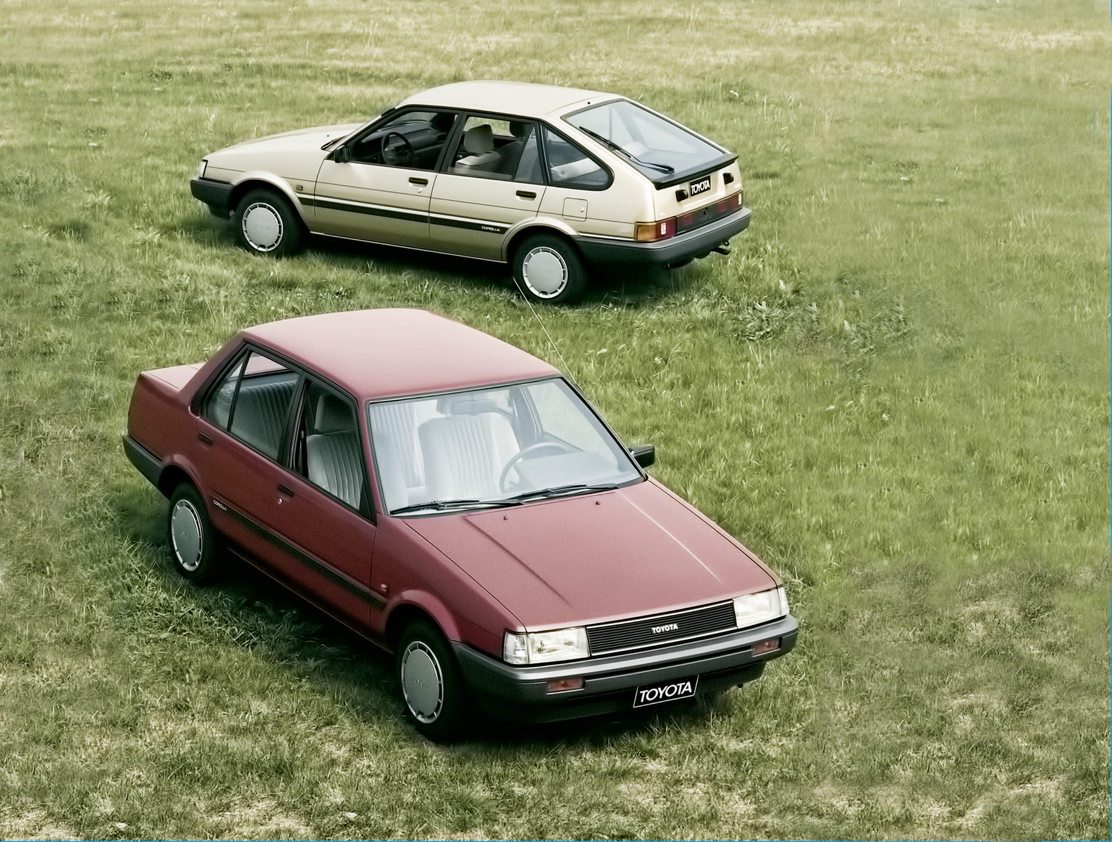 Các phiên bản xe Toyota Corolla Altis qua từng thế hệ