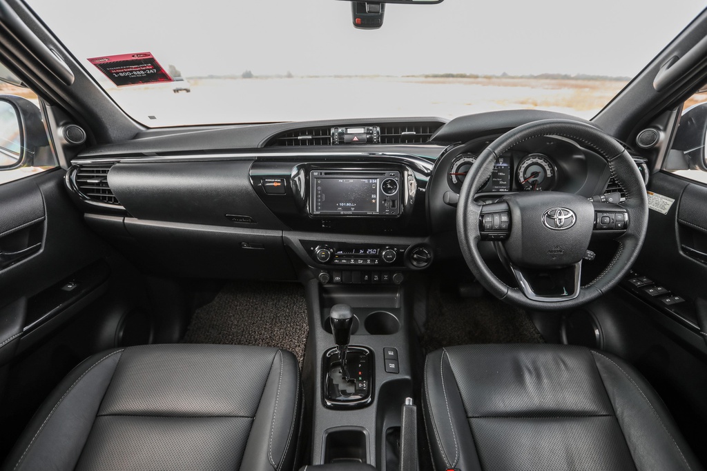 Toyota Hilux 2020 cải tiến diện mạo, nâng cấp động cơ