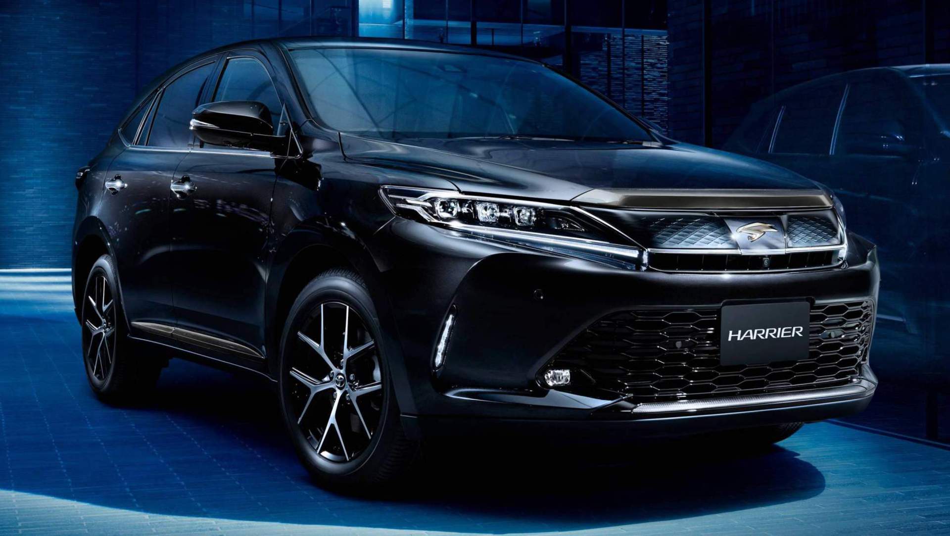 Toyota Harrier 2020 thế hệ thứ 4 sắp ra mắt cao cấp hơn Honda CR-V với thiết kế ấn tượng, đậm chất thể thao.