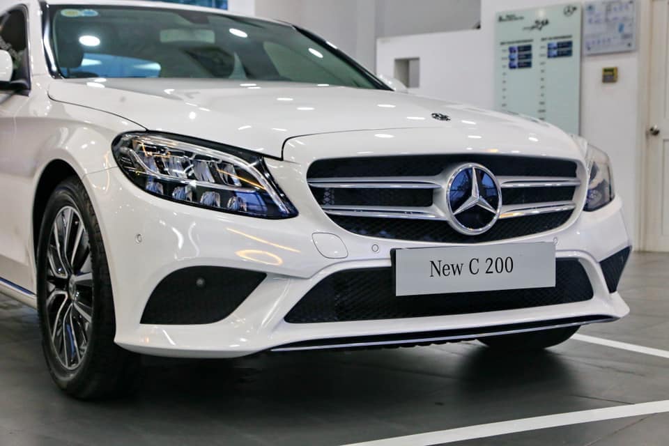 Phần đầu xe Mercedes C200 2020