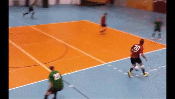 VIDEO: Dân chơi Futsal múa như 'Rô Vẩu' cũng chỉ để mất bóng
