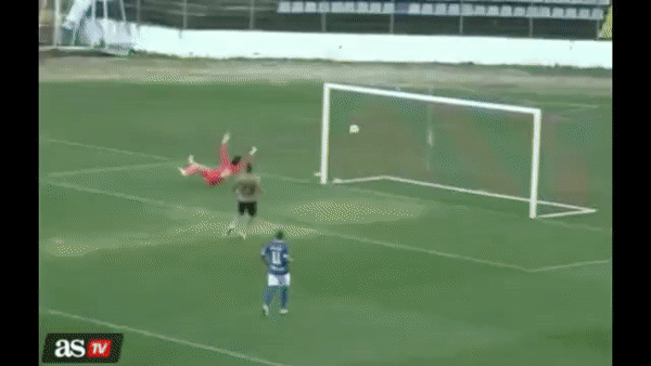 VIDEO: Cầu thủ bị thẻ đỏ vì màn ăn mừng bàn thắng tục tĩu