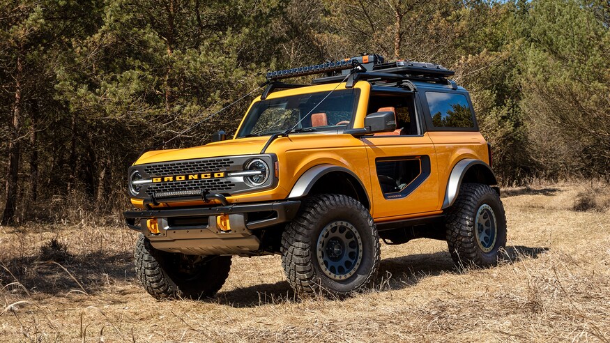 Biểu tượng Ford Bronco 2021 trở lại, cạnh tranh Jeep Wrangler