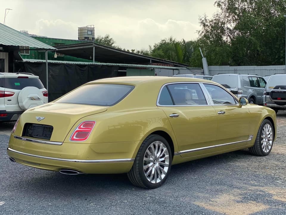 Bentley Mulsanne EWB màu vàng chanh độc đáo