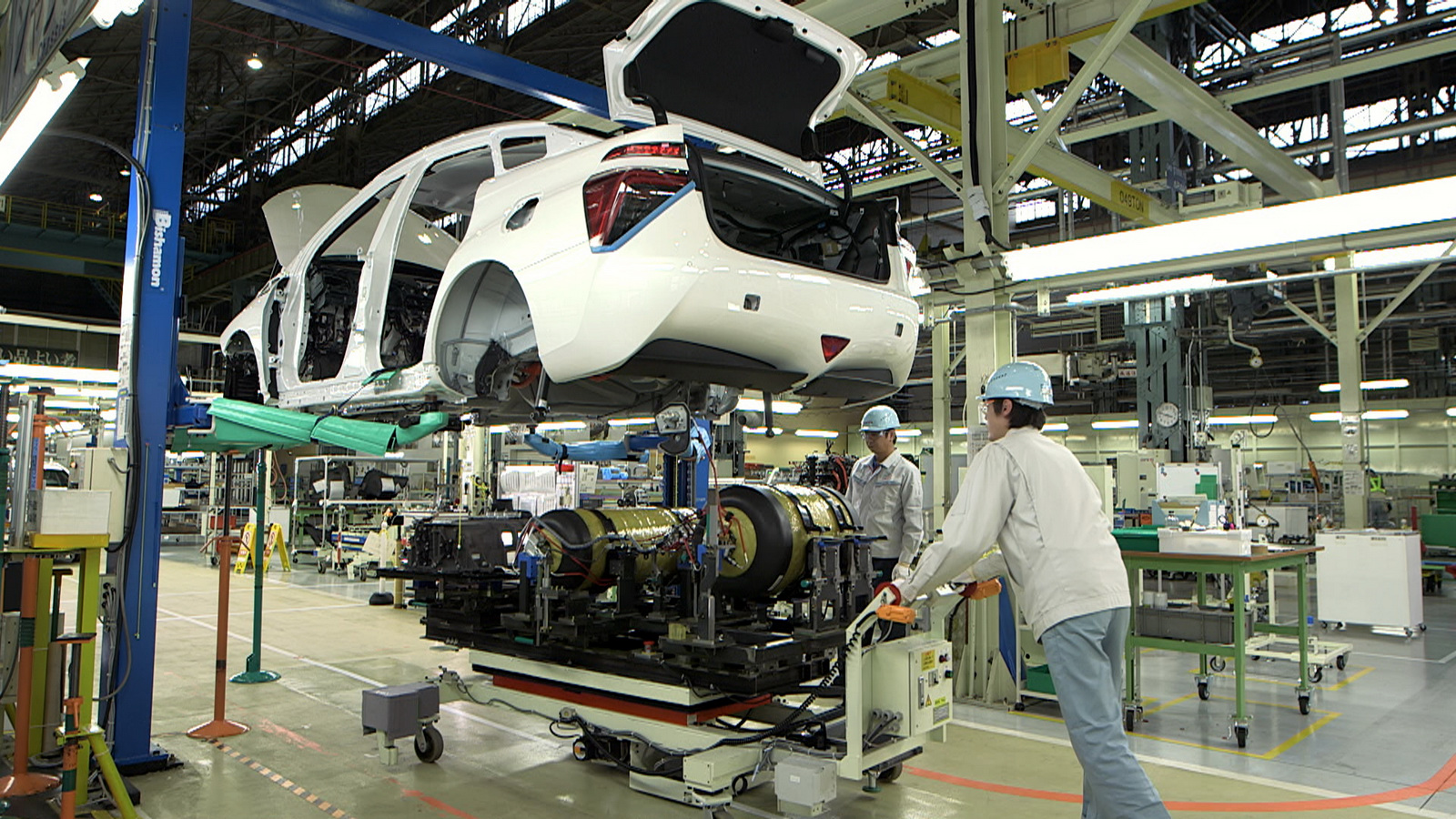 Toyota tiếp tục cắt giảm sản lượng ô tô trong tháng 8