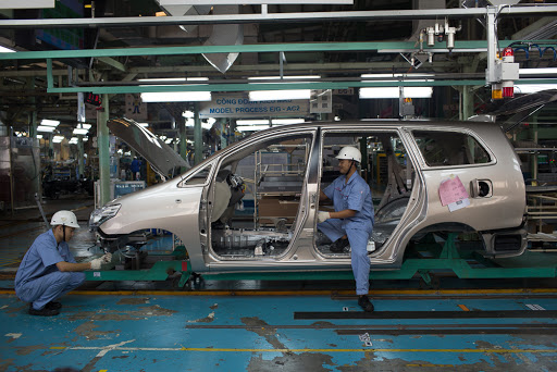 Toyota tiếp tục cắt giảm sản lượng trong tháng 8
