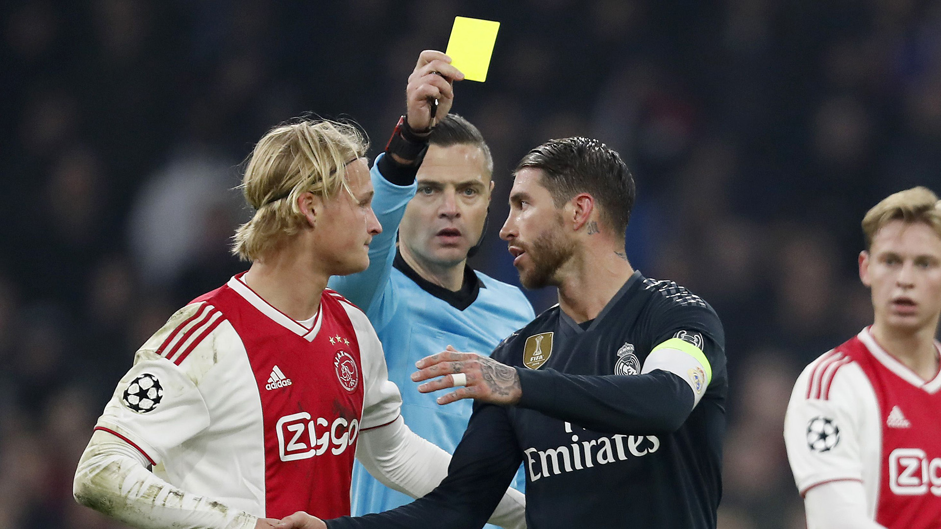 Real vs Ajax , Ramos , Ramos lĩnh thẻ , Ajax đi tiếp , Ajax 4-1 Real , Ramos bị chế giễu