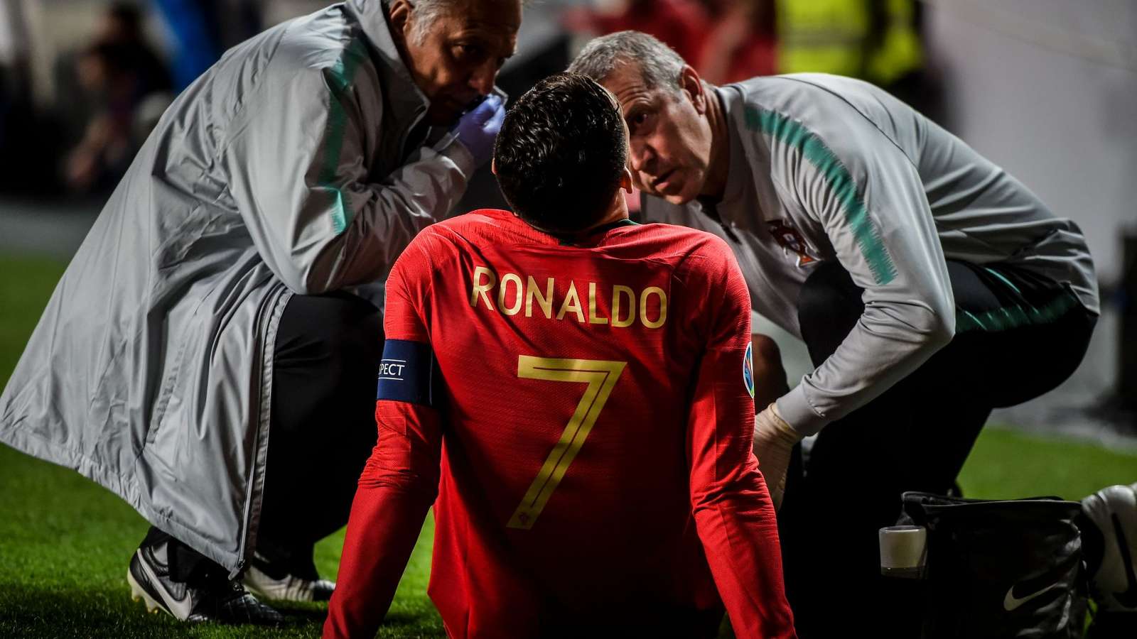 Ronaldo chấn thương, diễn biến chấn thương Ronaldo, Ronaldo trở lại sân cỏ, Ronaldo ra sân trận gặp Ajax, Ronaldo vắng mặt trận gặp Ajax