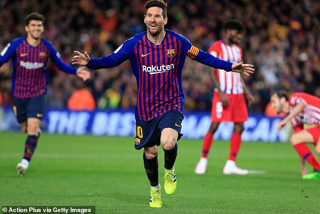M.U vs Barca, M.U vs Barcelona, tứ kết Champions League, Messi sút phạt, Solskjaer phát biểu