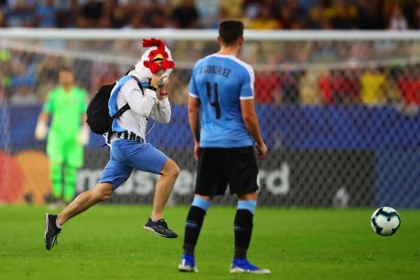 chile 0-1 Uruguay, chile vs uruguay, kết quả chile uruguay, copa america 2019, kết quả copa america 2019, cổ động viên gây rối, cổ động viên hình chú gà