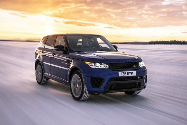 Tại điều kiện tiêu chuẩn, Range Rover Sport SVR có khả năng tăng tốc từ 0-100km/h chỉ trong 4,7 giây