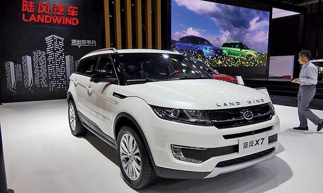 Mẫu Landwind X7 của công ty ô tô Jiangling Motors có kiểu dáng gần như giống hệt Range Rover Evoque