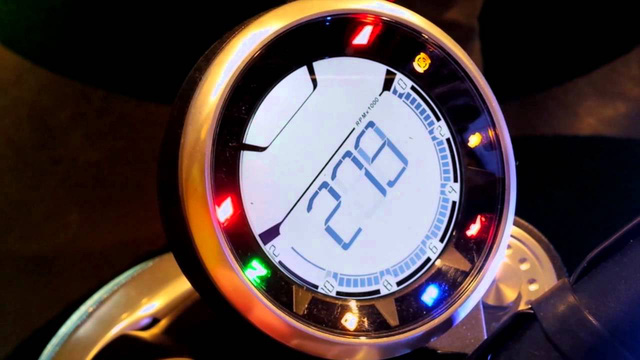 Đồng hồ trên Ducati Scrambler