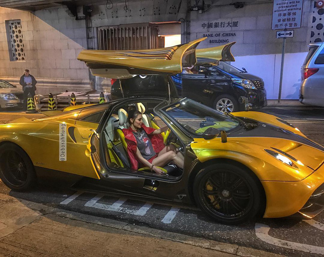 Bà xã của tỷ phú Hồng Kông ngồi sau vô lăng siêu xe Pagani Huayra.