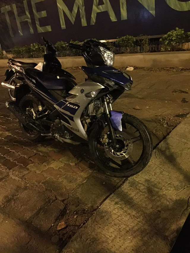Chiếc Yamaha Exciter 150 thiệt hại đáng kể trong vụ tai nạn khuya qua.