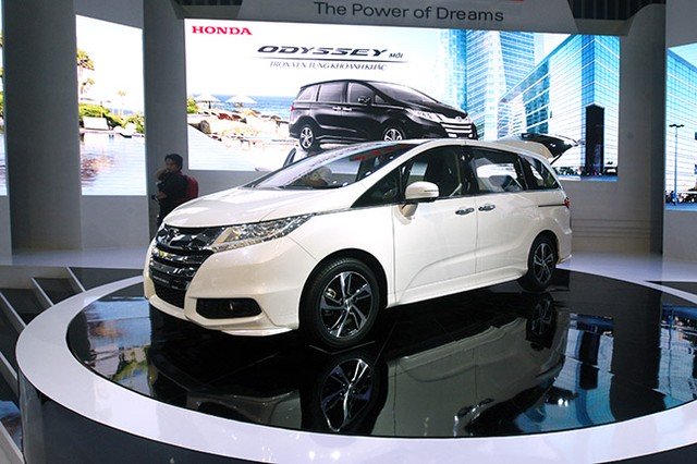 Honda Odyssey giảm tới 200 triệu đồng là động thái bất ngờ.