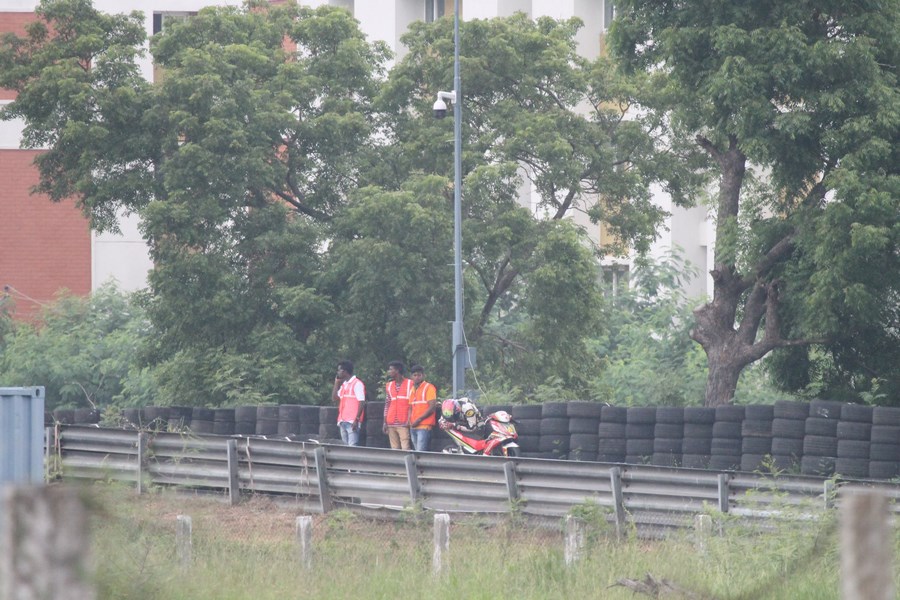 Tay đua Amirul của đội Yuzy Honda Racing bị tai nạn