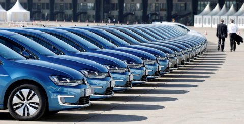 Các hãng xe, như VW với e-Golf, sẽ nhìn về Trung Quốc cho tham vọng xe điện của mình.